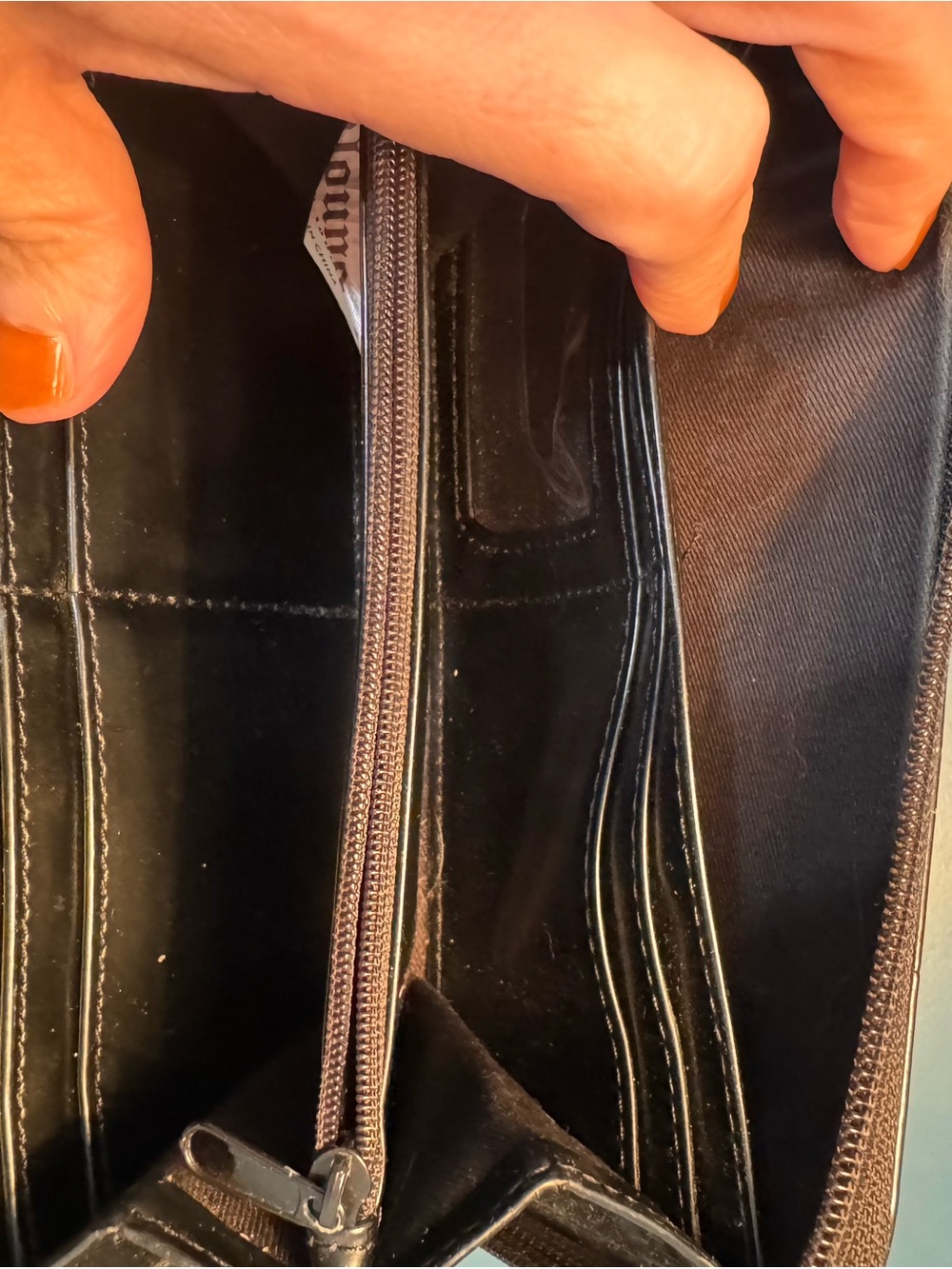 Loungefly Black Embossed Skull Zip Around Wallet - Picture 5 of 6